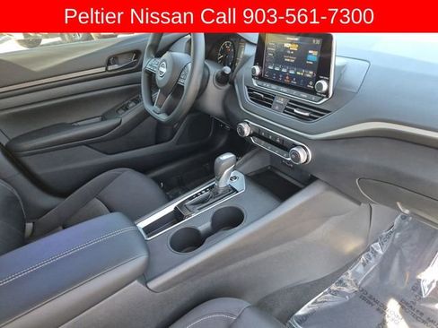 Used 2025 Nissan Altima 2.5 S FWD image 10