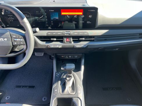 New 2025 Kia K4 EX image 24