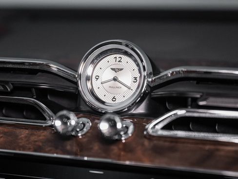 Used 2025 Bentley Bentayga Extended Wheelbase image 40