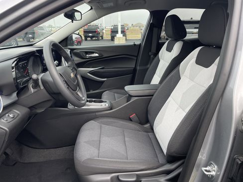 Certified 2025 Chevrolet Trax LS image 31