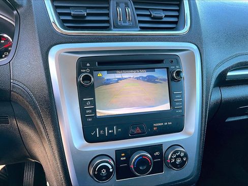 Used 2016 GMC Acadia SLE image 19