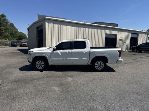 Used 2022 Nissan Frontier SV w/ SV Premium Package AWD/4WD image 8