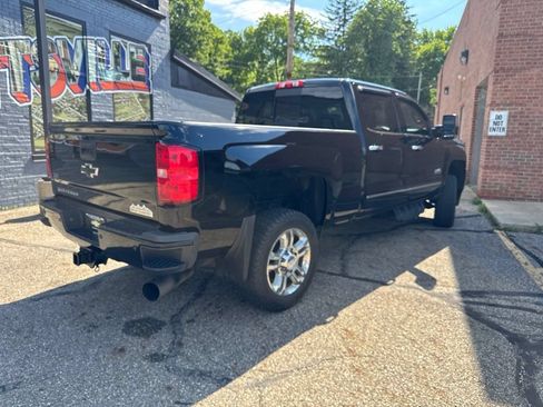 Used 2019 Chevrolet Silverado 2500 High Country AWD/4WD image 6