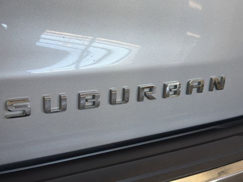 Used 2018 Chevrolet Suburban Premier image 9