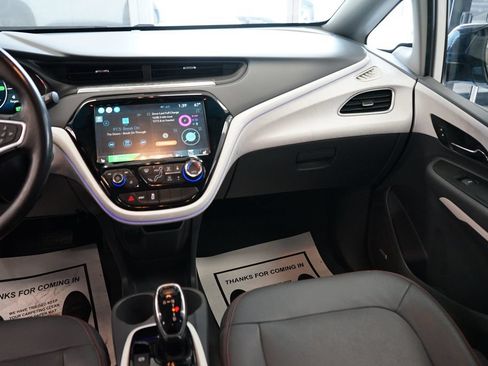 Used 2018 Chevrolet Bolt Premier w/ Driver Confidence II Package FWD image 9