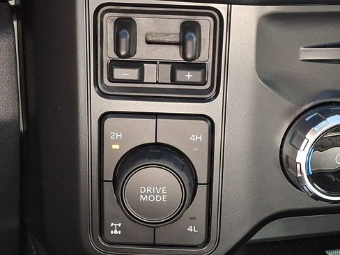 Certified 2024 Ford F250 Platinum AWD/4WD image 23