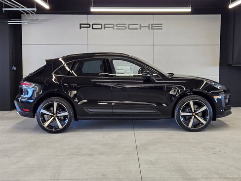 Used 2025 Porsche Macan image 26