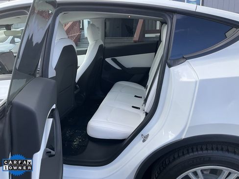 Used 2021 Tesla Model Y Long Range image 24