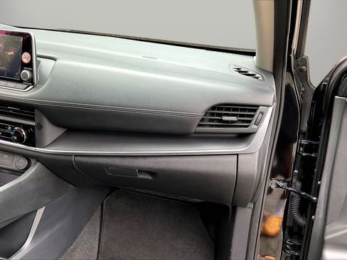 Used 2024 Nissan Rogue S FWD image 20