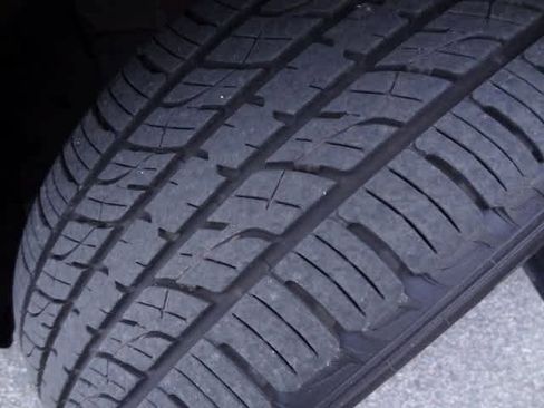 Used 2023 Toyota Highlander LE image 37