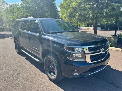 Used 2020 Chevrolet Suburban LT w/ Luxury Package AWD/4WD image 3