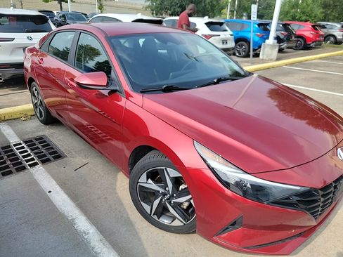 Used 2023 Hyundai Elantra SEL w/ Convenience Package FWD image 3