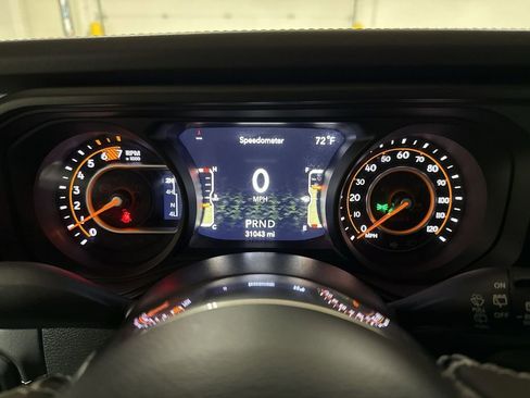Used 2025 Jeep Wrangler Unlimited Sahara AWD/4WD image 12