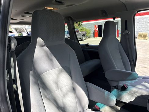 Used 2011 Ford E-350 and Econoline 350 XLT image 27