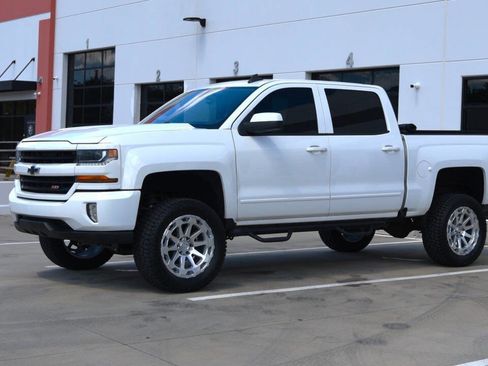 Used 2018 Chevrolet Silverado 1500 LT w/ All Star Edition image 4