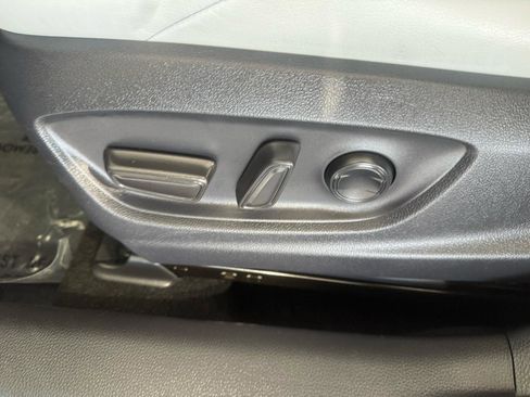 Used 2020 Toyota Corolla XSE image 52