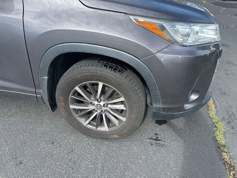 Used 2018 Toyota Highlander XLE AWD/4WD image 12