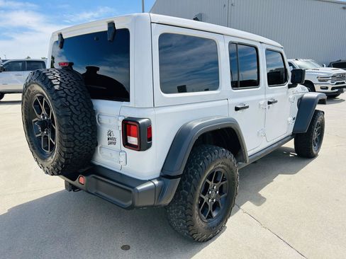 Used 2024 Jeep Wrangler Unlimited AWD/4WD image 38
