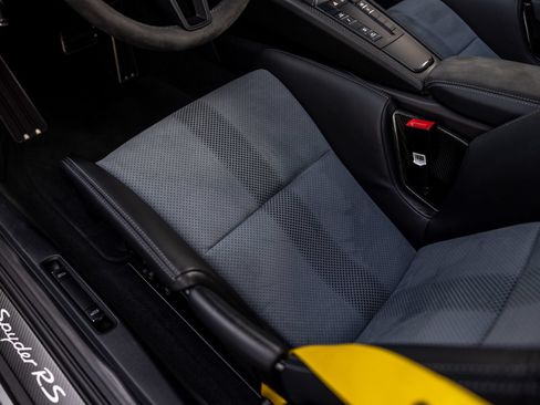 Certified 2025 Porsche 718 Boxster Spyder RS RWD image 40