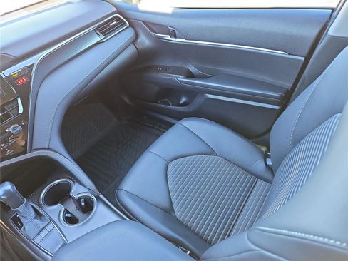 Used 2022 Toyota Camry SE image 17