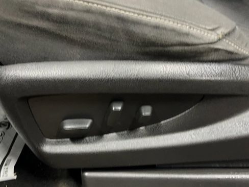 Used 2017 GMC Yukon SLE w/ SLE Value Package image 33