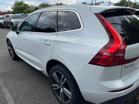 Used 2021 Volvo XC60 T5 Momentum w/ Climate Package AWD/4WD image 2