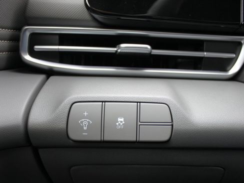 Used 2024 Hyundai Elantra SEL w/ Convenience Package image 11