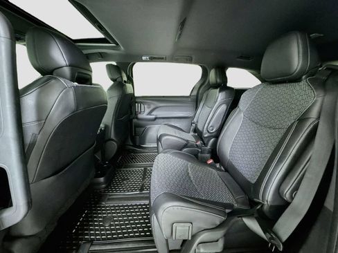 Used 2023 Toyota Sienna XSE AWD/4WD image 23