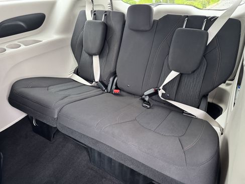 Used 2018 Chrysler Pacifica Touring Plus image 16