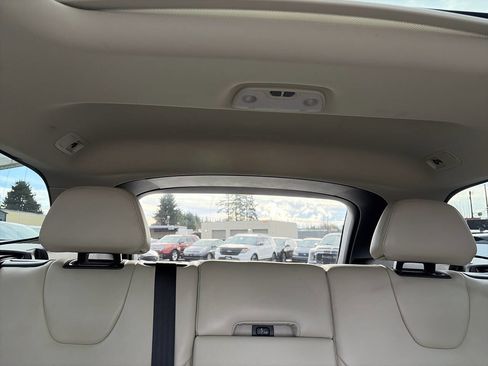 Used 2016 Volvo XC60 T5 Premier image 38