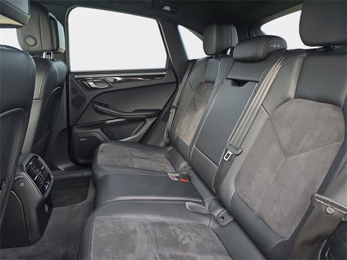 Used 2017 Porsche Macan Base image 17