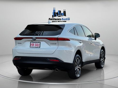 Used 2021 Toyota Venza LE image 3