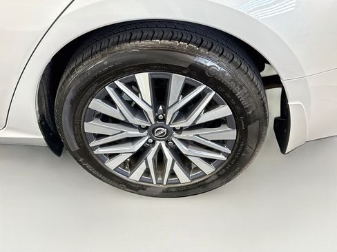 Used 2023 Nissan Altima 2.5 SV FWD image 11