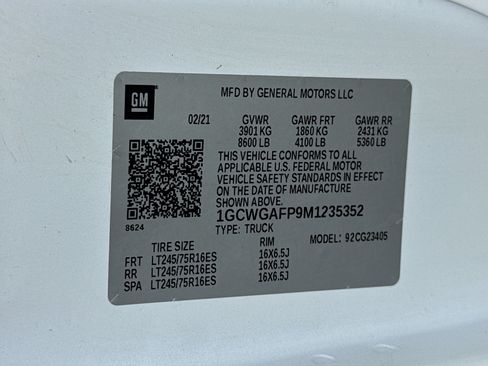 Used 2021 Chevrolet Express 2500 RWD image 30