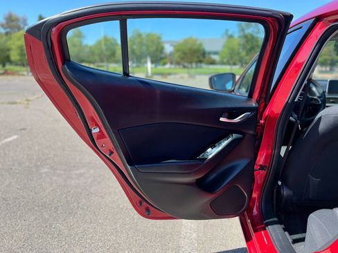 Used 2017 MAZDA MAZDA3 Sport FWD image 11