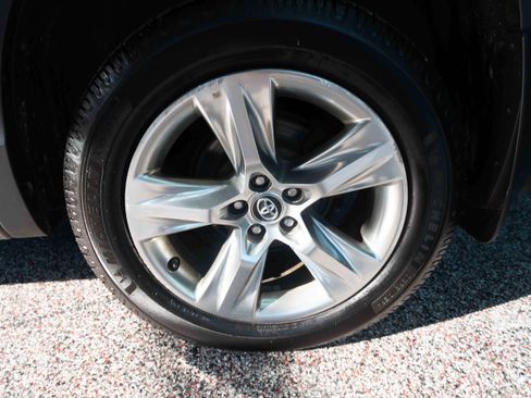 Used 2019 Toyota Highlander Limited image 30