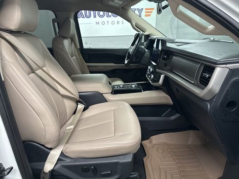 Used 2023 Ford Expedition Max XLT image 19