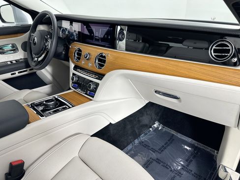 Certified 2021 Rolls-Royce Ghost image 28
