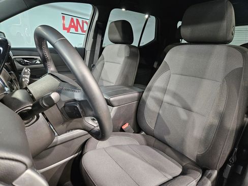 Used 2023 Chevrolet Traverse LT FWD image 24