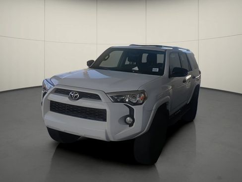 Used 2016 Toyota 4Runner SR5 AWD/4WD image 3