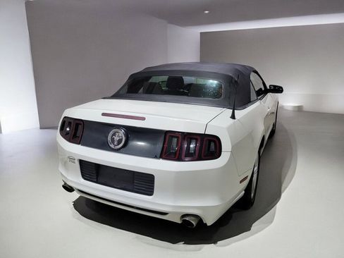 Used 2013 Ford Mustang Convertible image 14