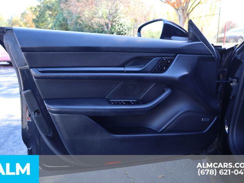 Used 2021 Porsche Taycan image 17