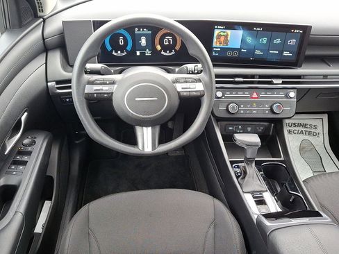 Certified 2025 Hyundai Tucson SE image 27