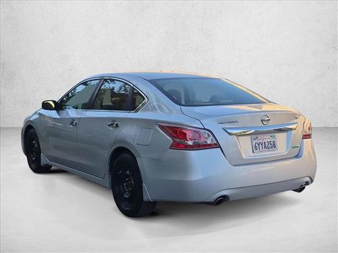 Used 2013 Nissan Altima 2.5 S FWD image 8