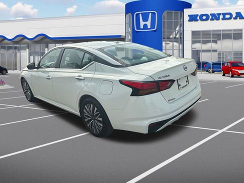 Used 2025 Nissan Altima 2.5 SV FWD image 6