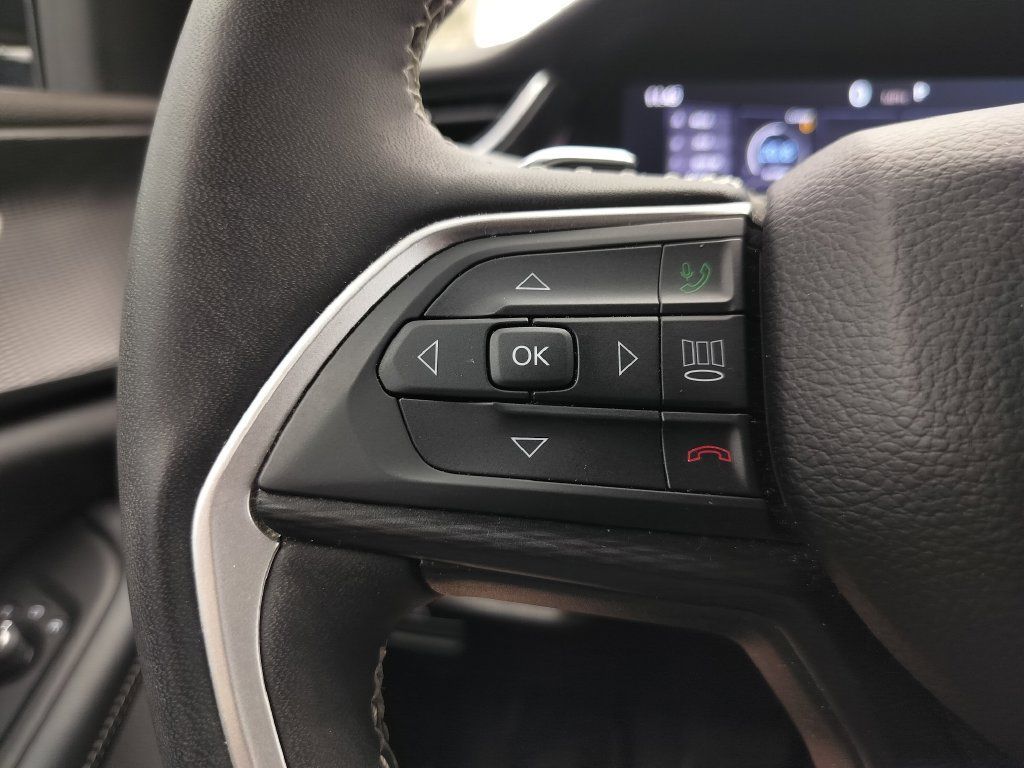 Used 2024 Jeep Grand Cherokee Altitude RWD image 14