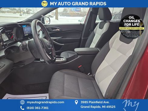 Used 2024 Chevrolet Trax RS image 15