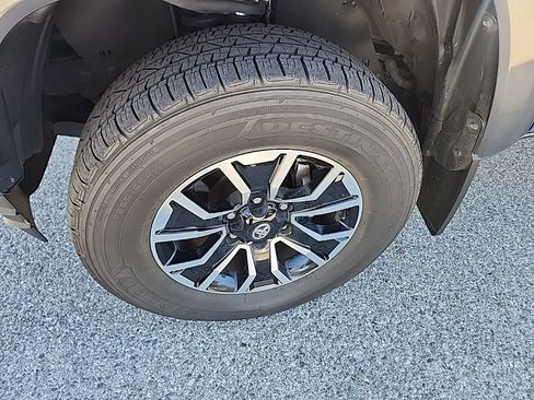 Used 2023 Toyota Tacoma TRD Sport image 9