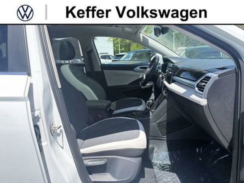 New 2026 Volkswagen Taos SE AWD/4WD image 30