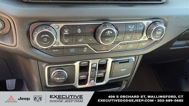 Used 2024 Jeep Wrangler Unlimited w/ Convenience Group AWD/4WD image 16